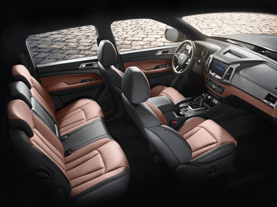 Интерьер SsangYong Rexton Sports (Q200) 2018 года  (KR) (фото 10 из 40)